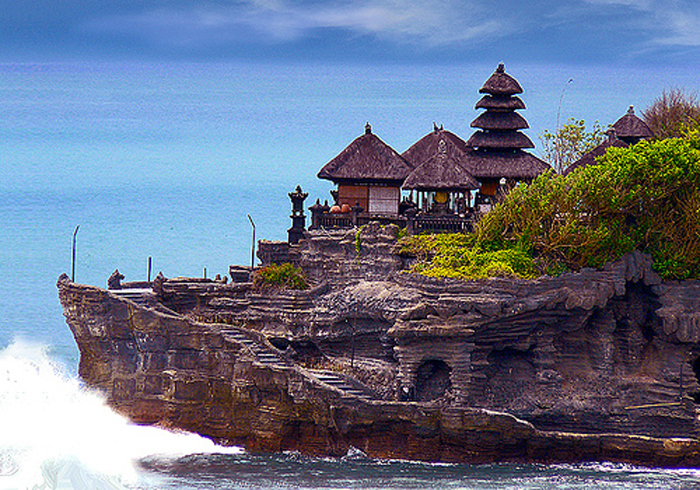 Thăm ngôi đền Tanah Lot độc đáo ở Bali