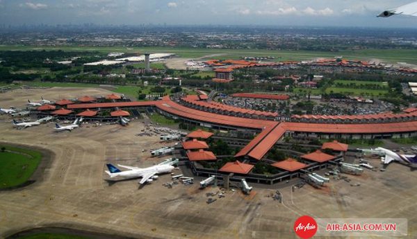 Sân bay quốc tế Soekarno-Hatta đi vào hoạt động 1985