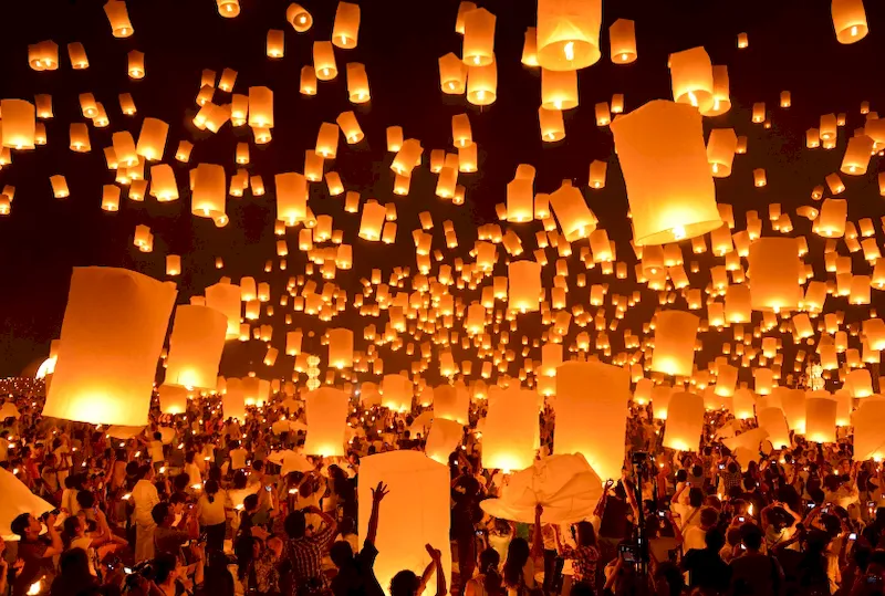Chiang Mai nổi tiếng với lễ hội thả đèn trời cực cuốn hút