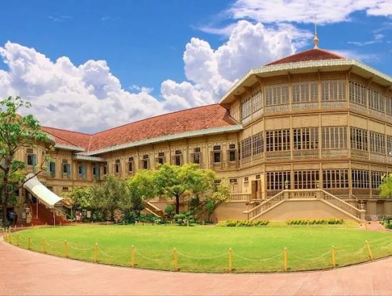 Cung điện mùa hè Vimanmek Mansion là nơi lưu trữ nhiều vật dụng hoàng gia.