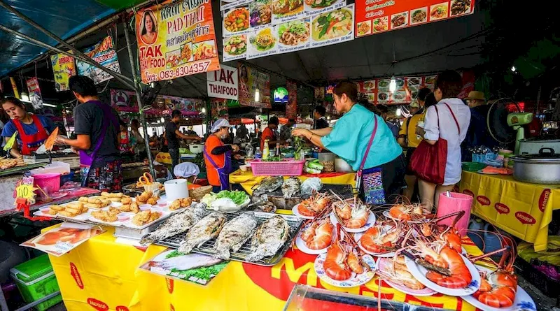 Nhiều món hải sản thơm ngon ở chợ Chatuchak