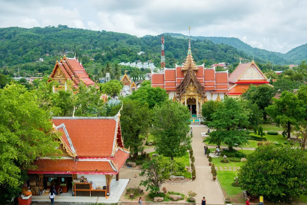 Mua vé máy bay đi Phuket Air Asia đến thăm chùa Wat Chalong